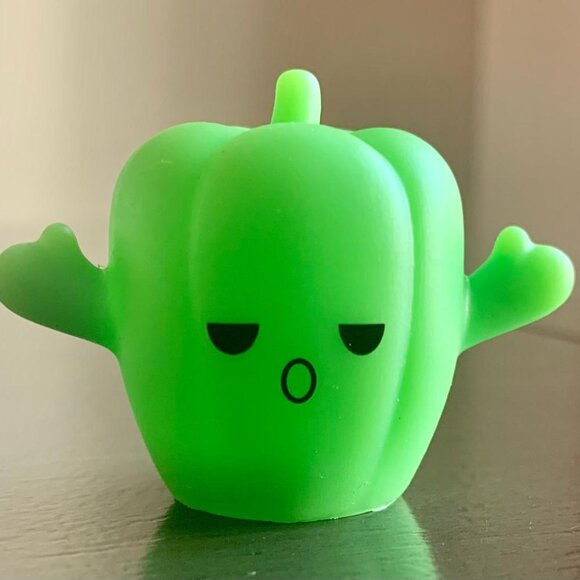 Set/5 Rubber 3+ Children's Cute Anthropomorphic Vegetable Veggies Finger Puppets - Picture 2 of 6